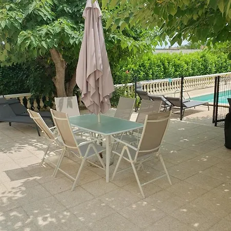 Ferienhaus Gesinacris Avec Piscine *